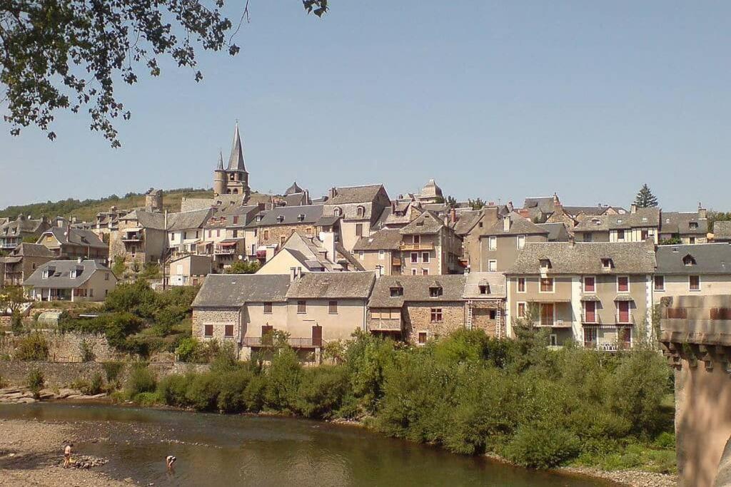 T 2 Dans Village Vacances 3 *** A Saint Geniez 2 Piscines Chauffee Pierrefiche  外观 照片