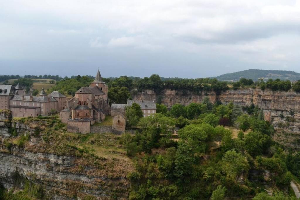 T 2 Dans Village Vacances 3 *** A Saint Geniez 2 Piscines Chauffee Pierrefiche  外观 照片